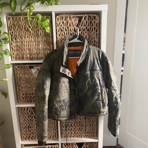 Cropped camo puffer oversized